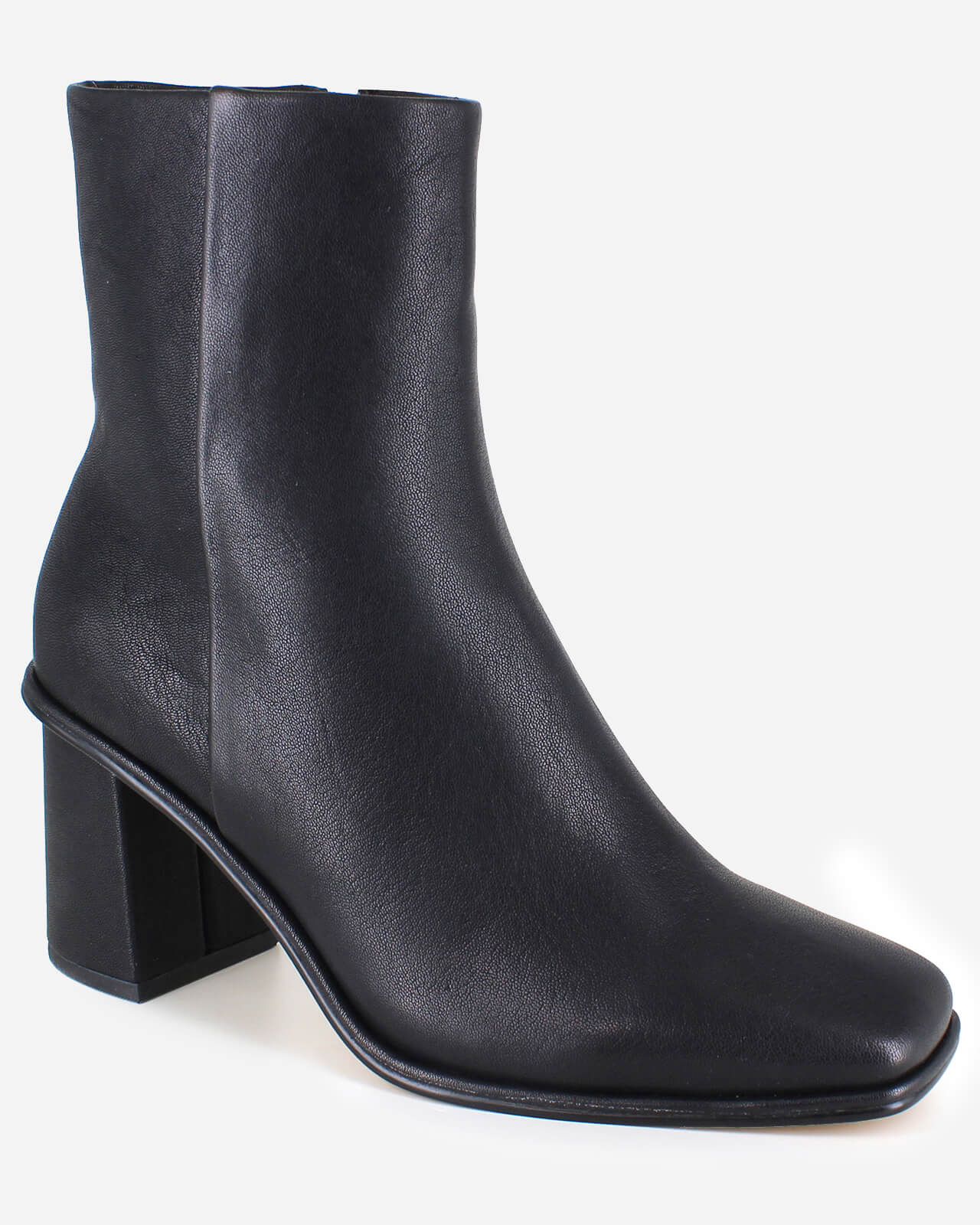 Vale Boot in Black color Black