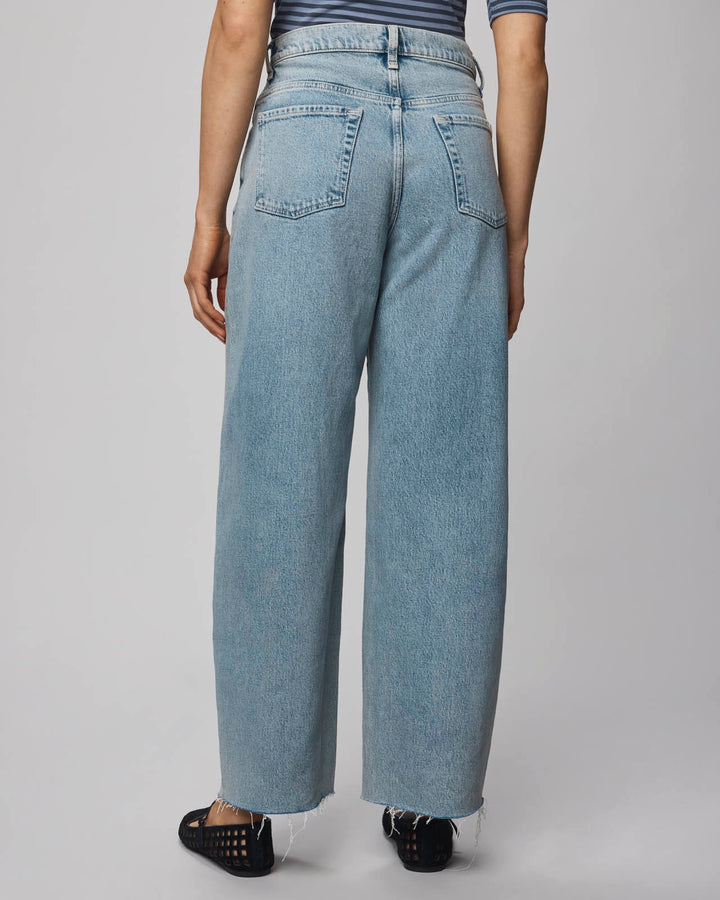 Carson Barrel Leg Jean in Light Wash