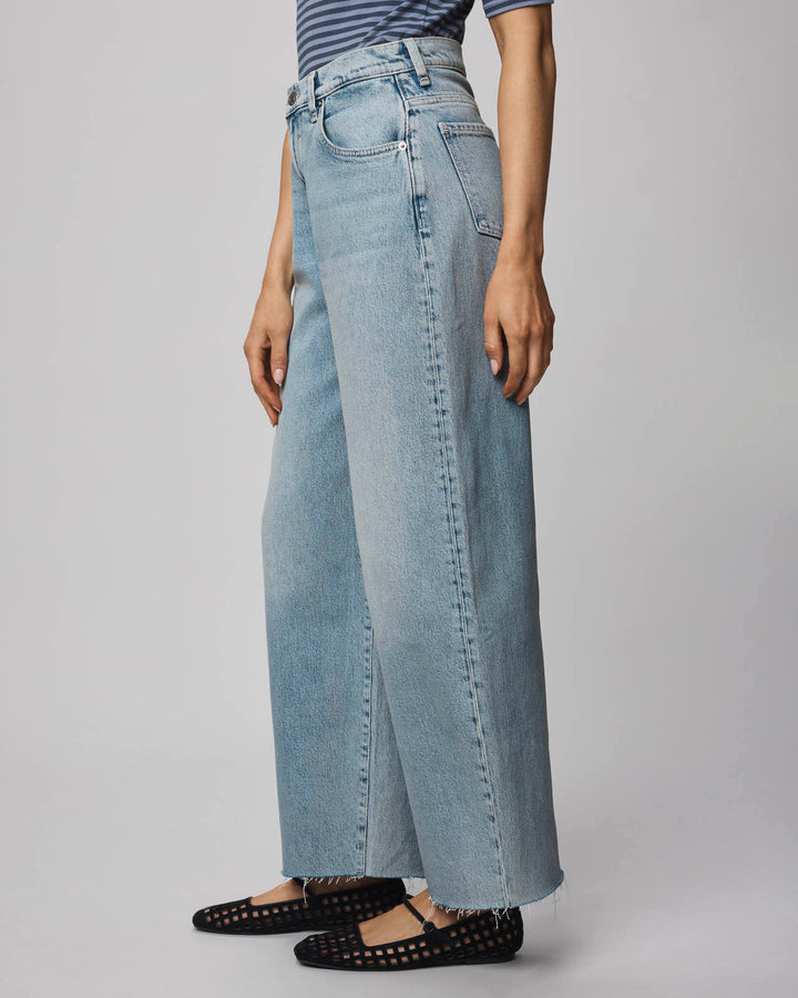 Carson Barrel Leg Jean in Light Wash