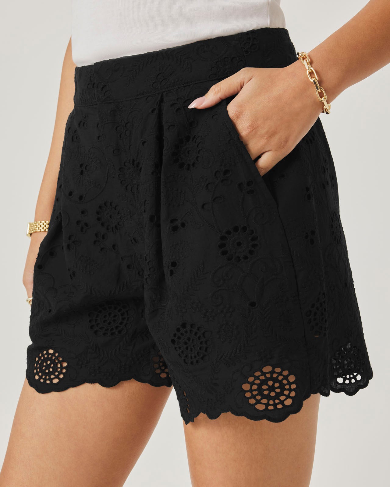 Splendid x @Cellajaneblog Eyelet Short in Black | Splendid