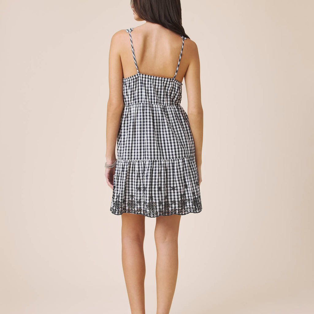gigi mini linen blend dress Show Po Gigi Mini Linen Blend Dress Sweetheart Tie Back Scallop Detail Dress  in Off White worn by Sharn O'Brien as seen in Love Island Australia  (S07E28)