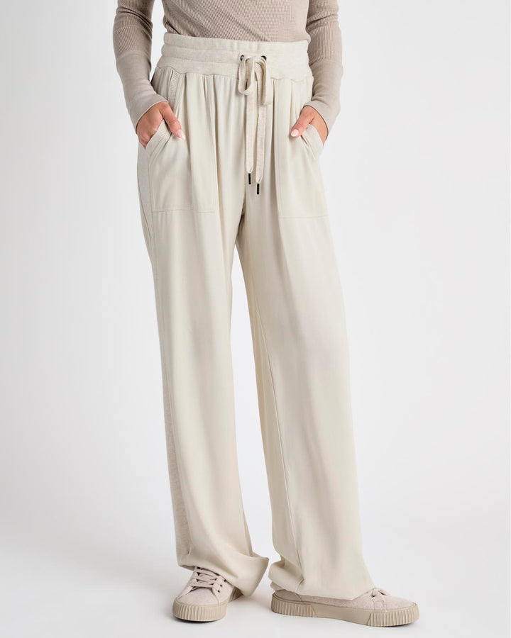 Wide-leg trousers with dart details · Beige · Dressy | Massimo Dutti