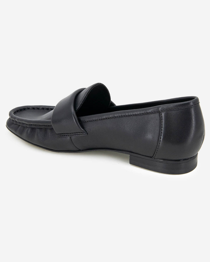 Prixi Loafer in Black | Splendid